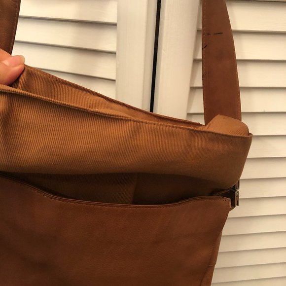 Kenneth Cole women leather messenger bag, color light cognac - Picture 10 of 12